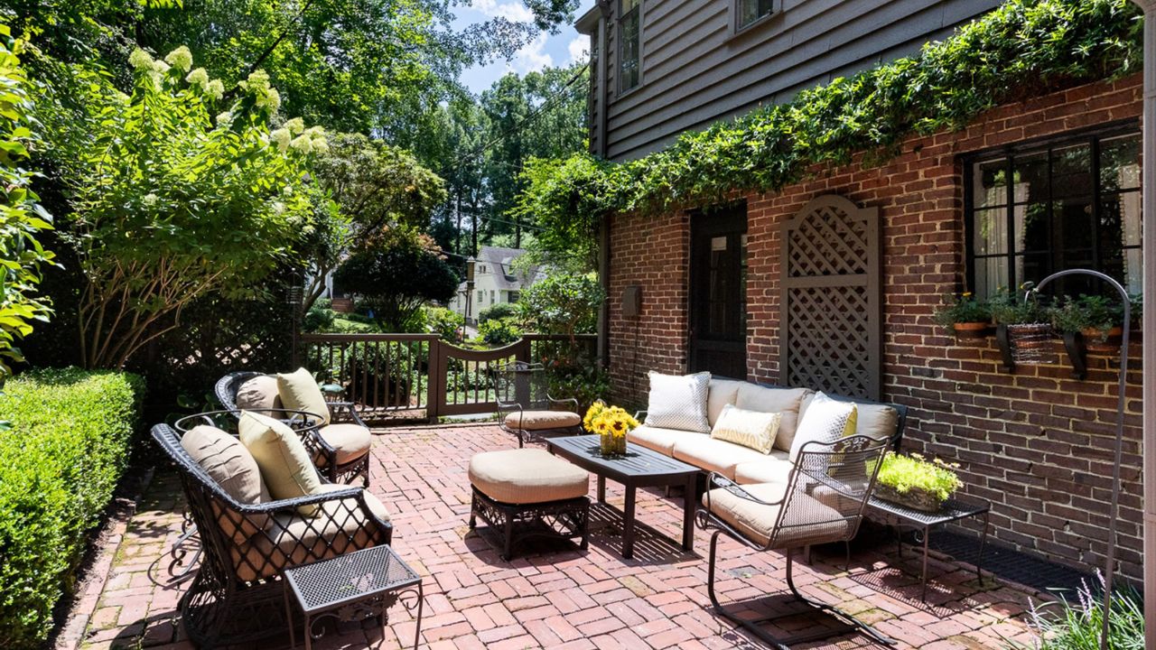 How Much Does It Cost to Build a Brick Patio? Pavers Experts